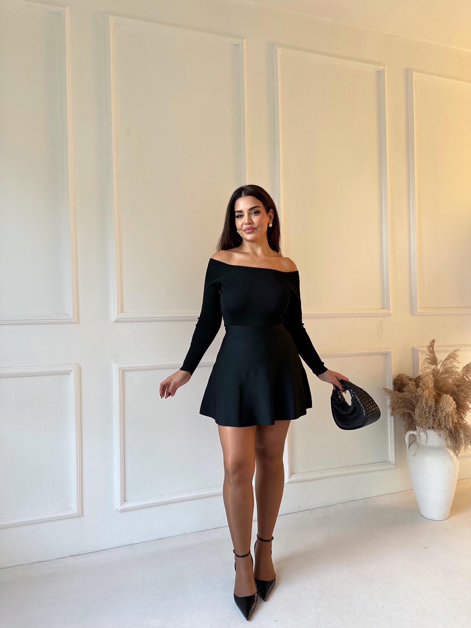 Siyah Kayık Yaka Triko Mini Elbise