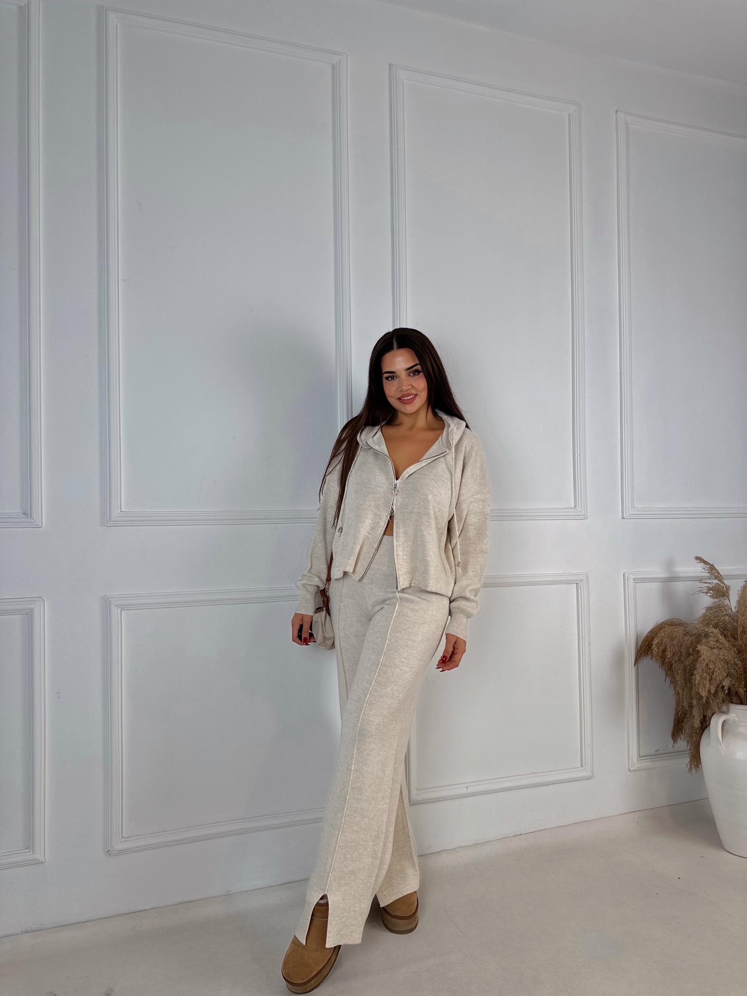 Taş Triko Rahat Takım – Kapüşonlu Üst & Yırtmaçlı Pantolon