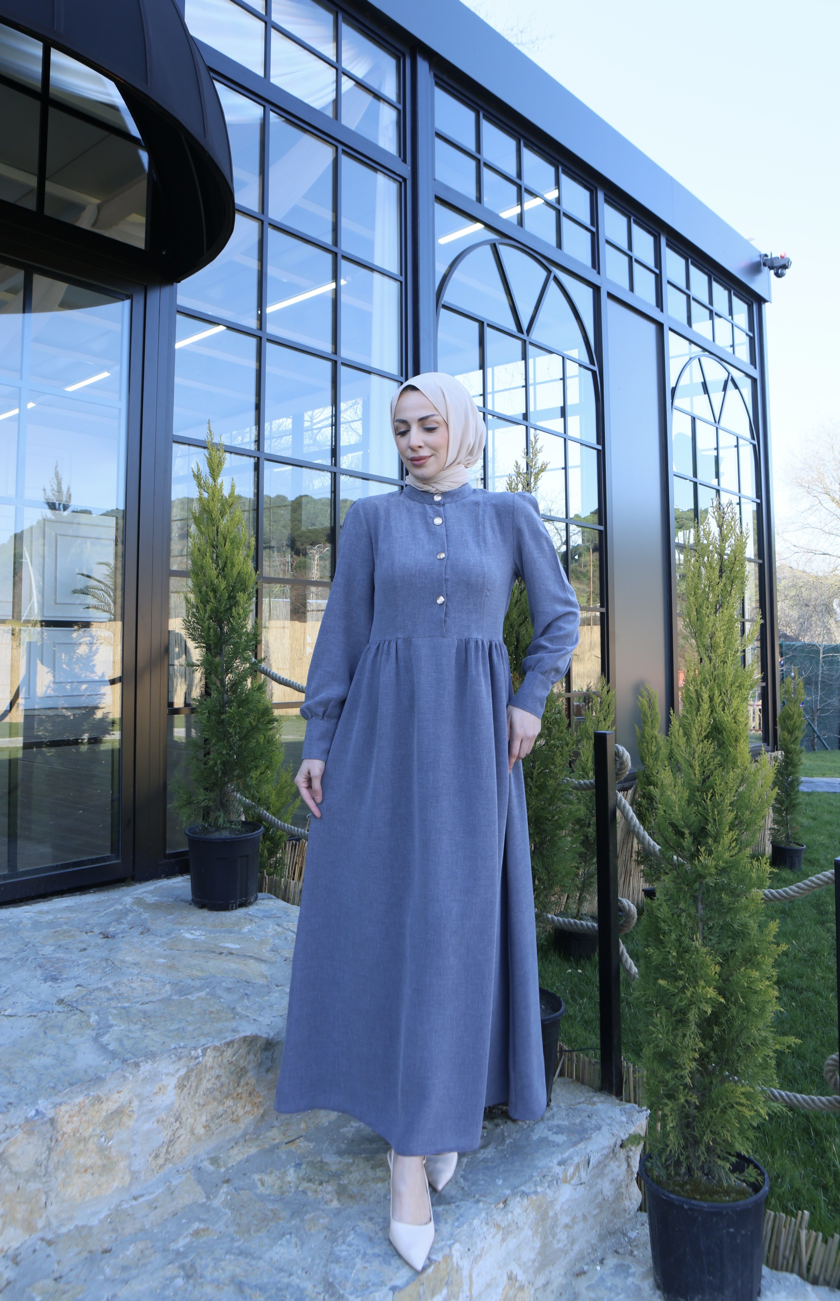 Düğme Detaylı Pileli Tesettür Elbise Koyu Gri  HNT8528