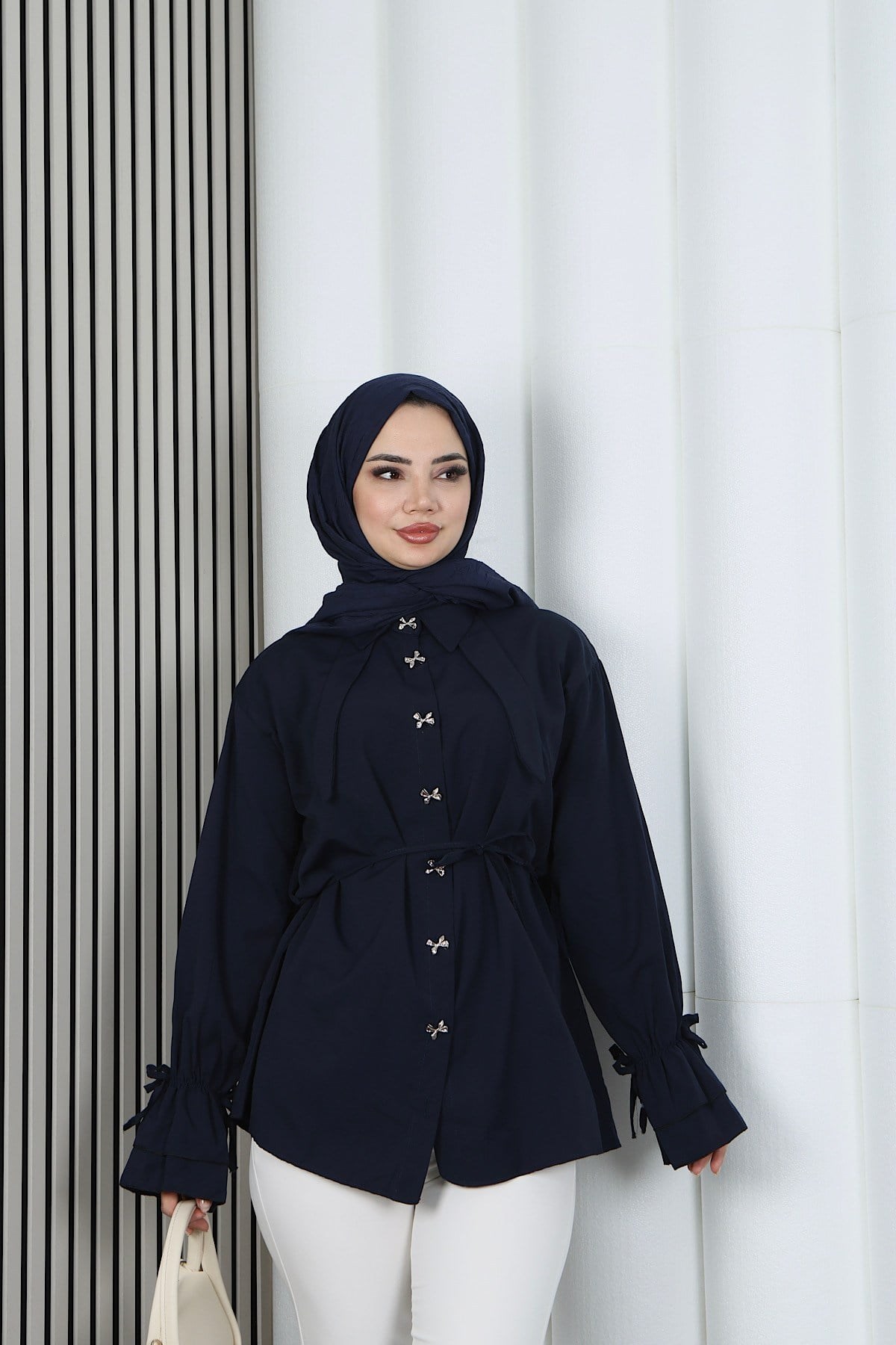 Kelebek Taş Düğme Detaylı  Bağcıklı Tunik Lacivert HNT2126