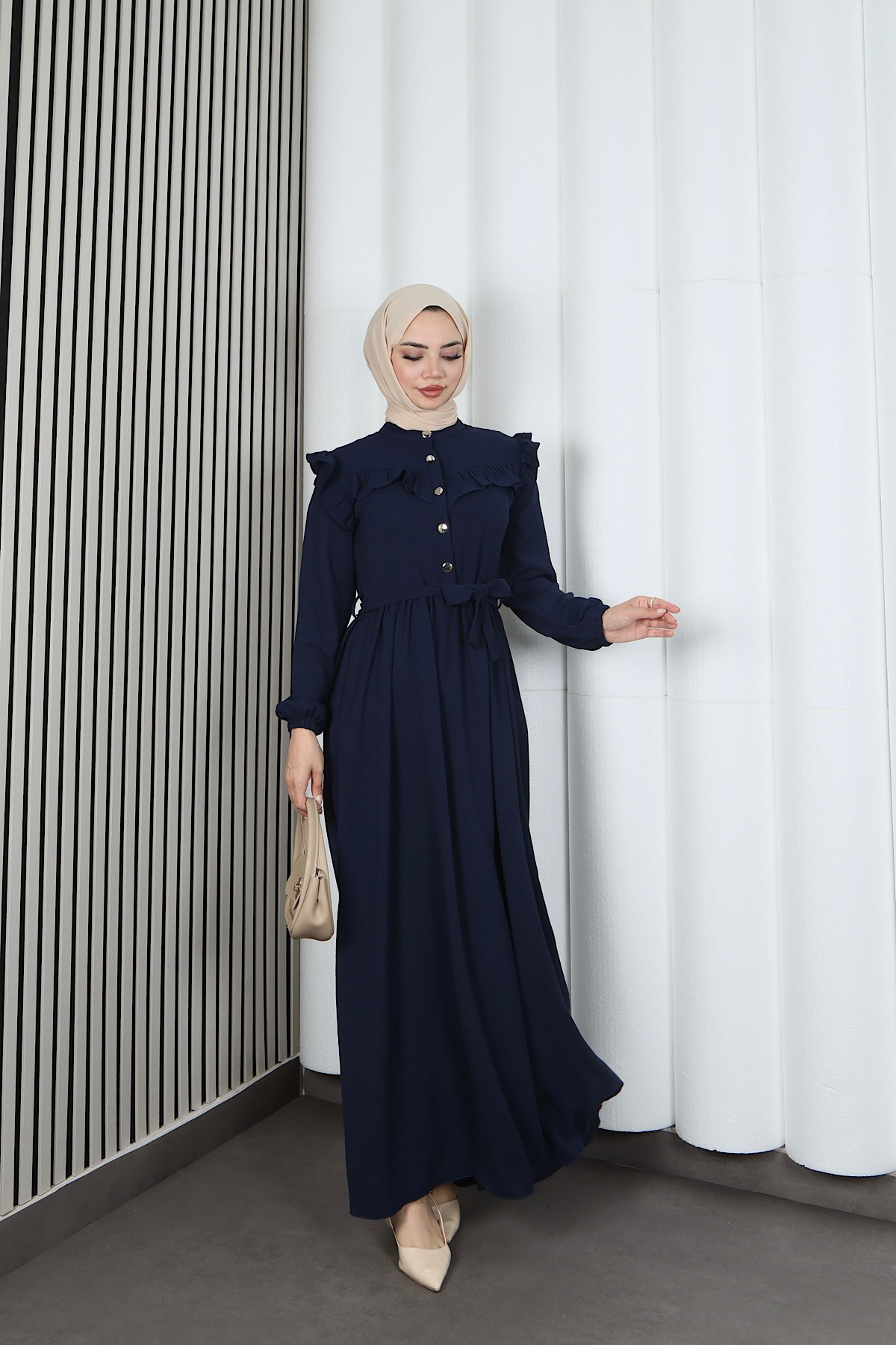 Omzu Ve Önü Fırfırlı Kuşaklı Ayrobin Tesettür Elbise Lacivert  HNT7345