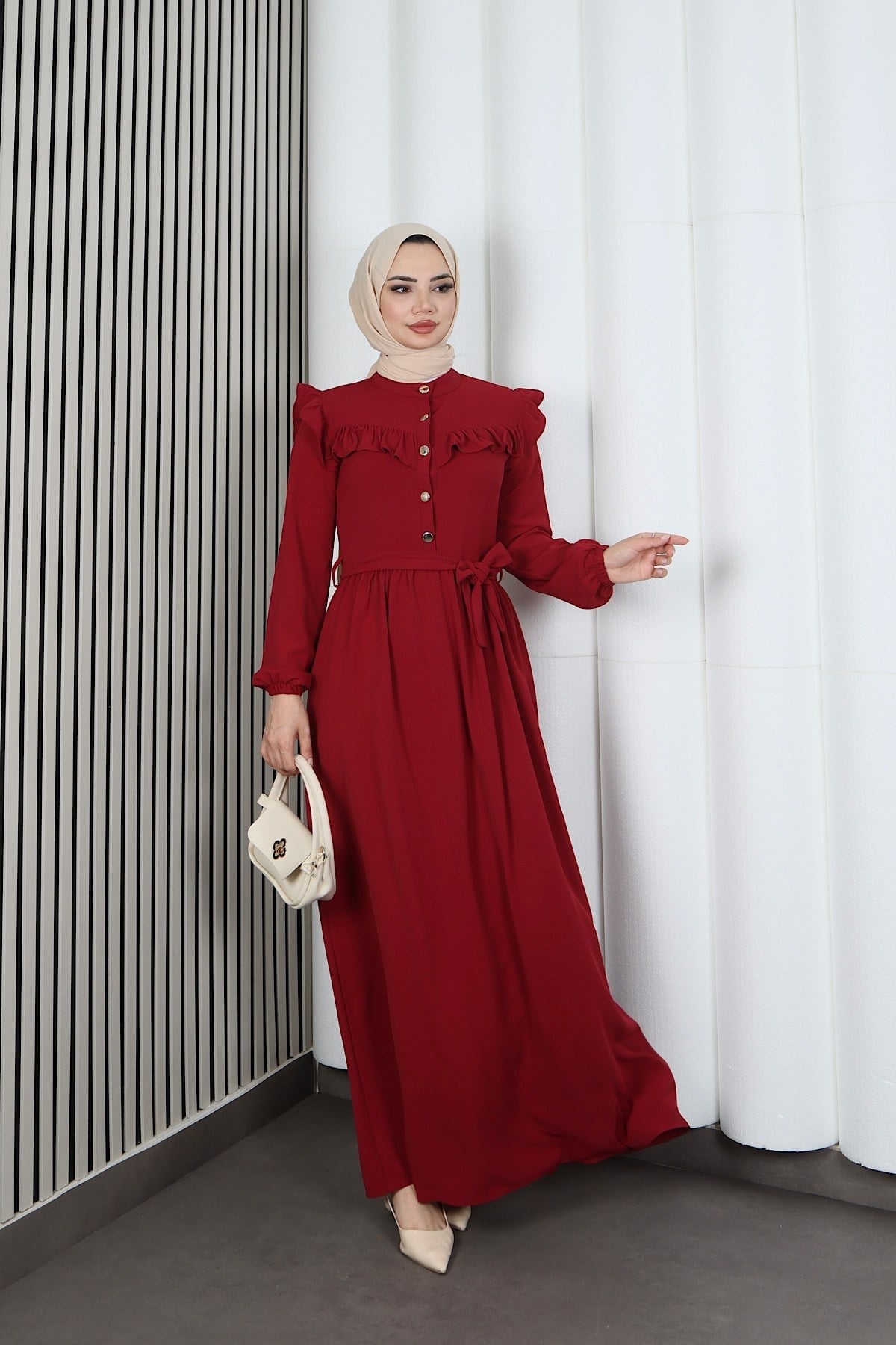Omzu Ve Önü Fırfırlı Kuşaklı Ayrobin Tesettür Elbise Bordo  HNT7345