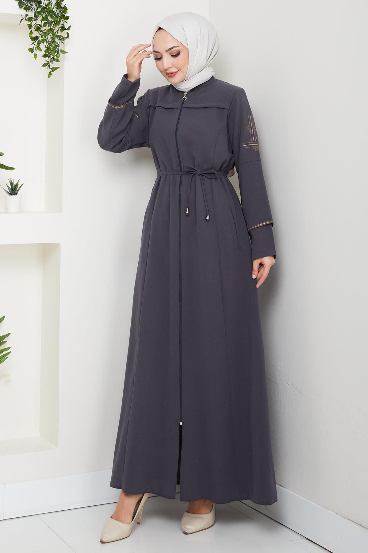 Bağcıklı Kolu Nakışlı Ferace Füme HM2854