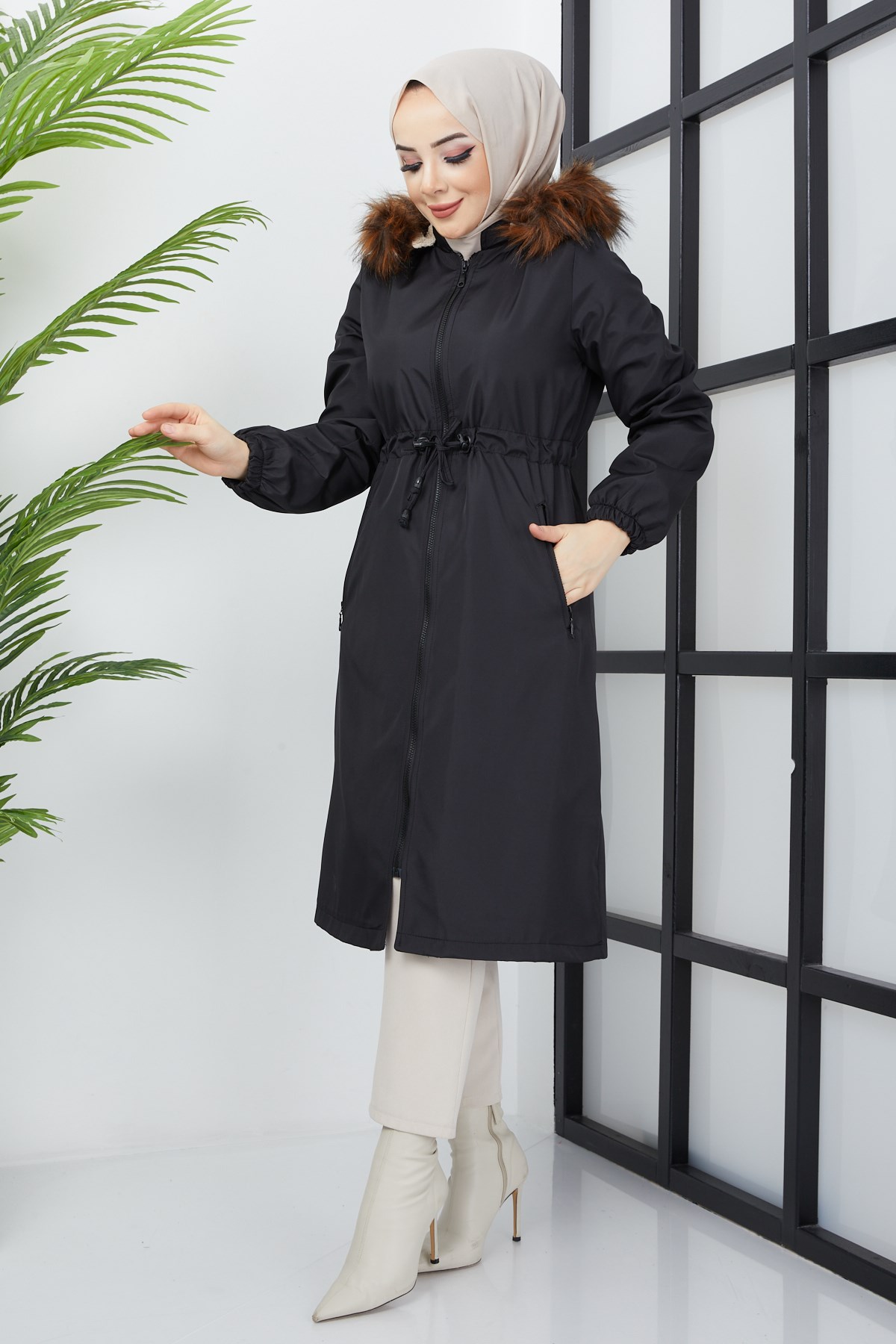 Beli Bağcıklı Mont Siyah