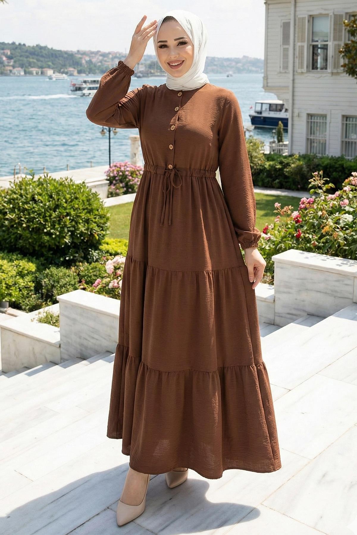 Büzgülü Düğmeli Bağcıklı Ayrobin Elbise Kahverengi HM268811