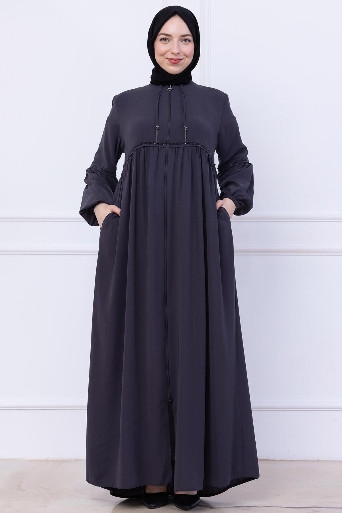 Büzgülü Taşlı Ferace Füme HM2732