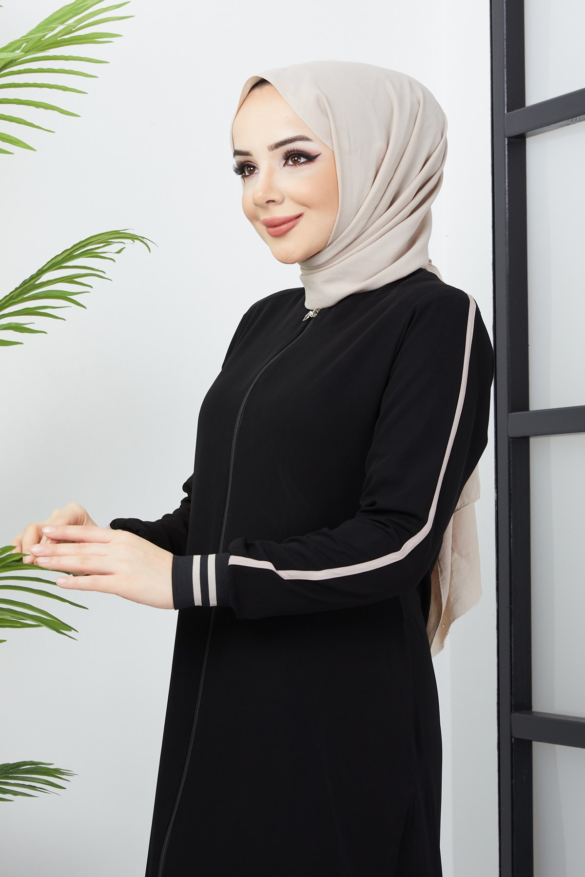 Çizgi Detaylı Siyah Ferace 