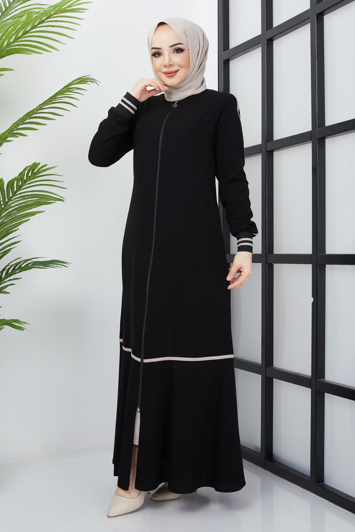Çizgi Detaylı Siyah Ferace 