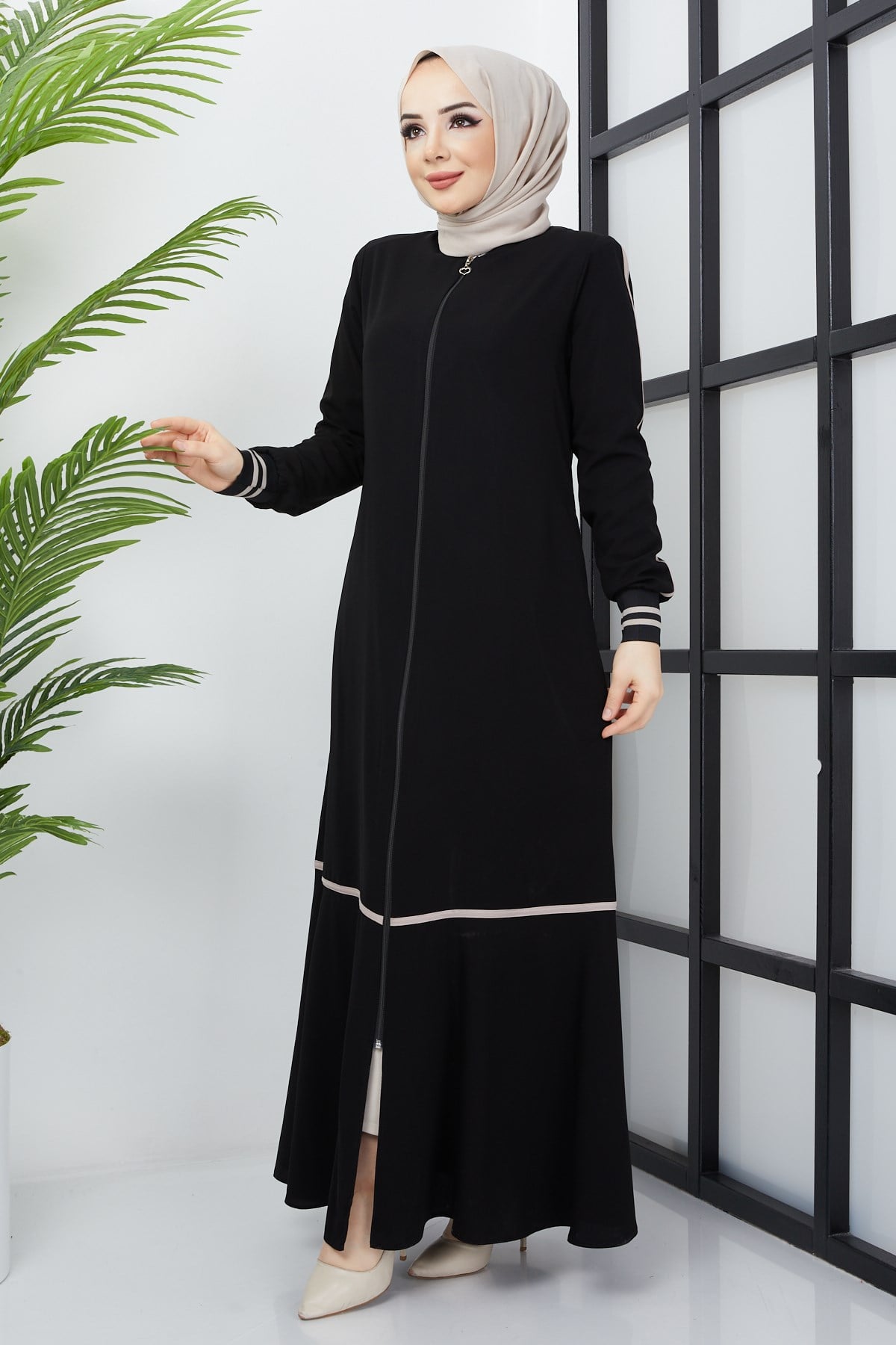 Çizgi Detaylı Siyah Ferace 