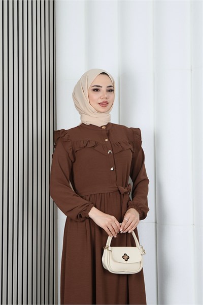 Omzu Ve Önü Fırfırlı Kuşaklı Ayrobin Tesettür Elbise Kahverengi  HNT7345