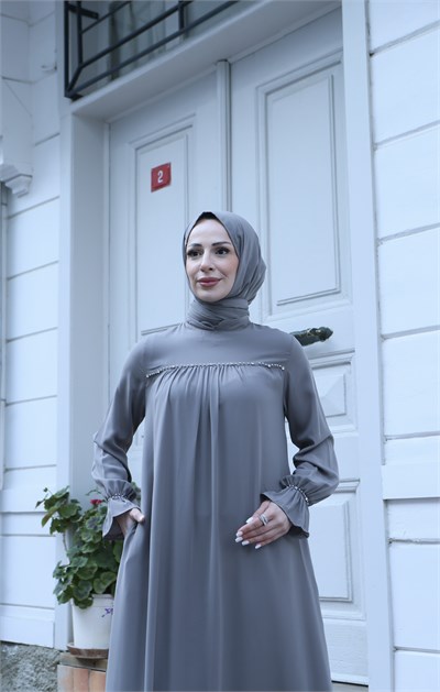 Önü Ve Kol Ucu Taş İşlemeli Şallı Tesettür Elbise Taş   HNT71021