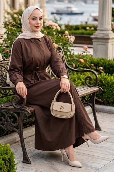 Eliz Düğmeli Pensli Kuşaklı Elbise Kahverengi HM2944