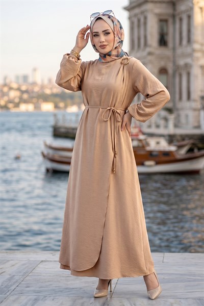 Toka Detaylı Bağlamalı Ayrobin Elbise Bej HM2907