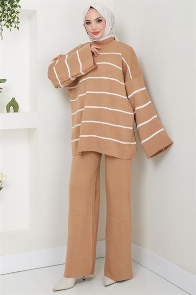 Yarım Balıkçı Yaka Çizgili Triko Takım Camel HM2553
