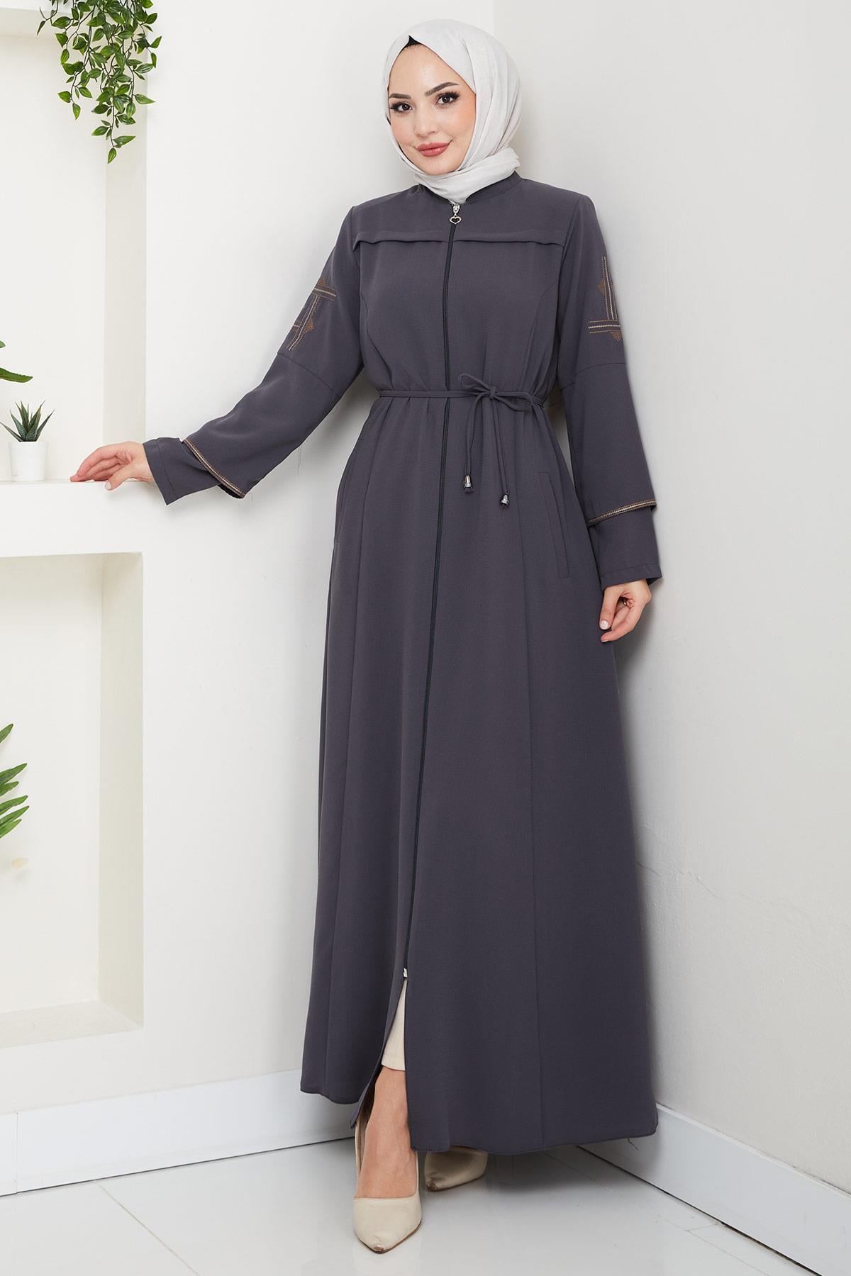 Bağcıklı Kolu Nakışlı Ferace Füme HM2854
