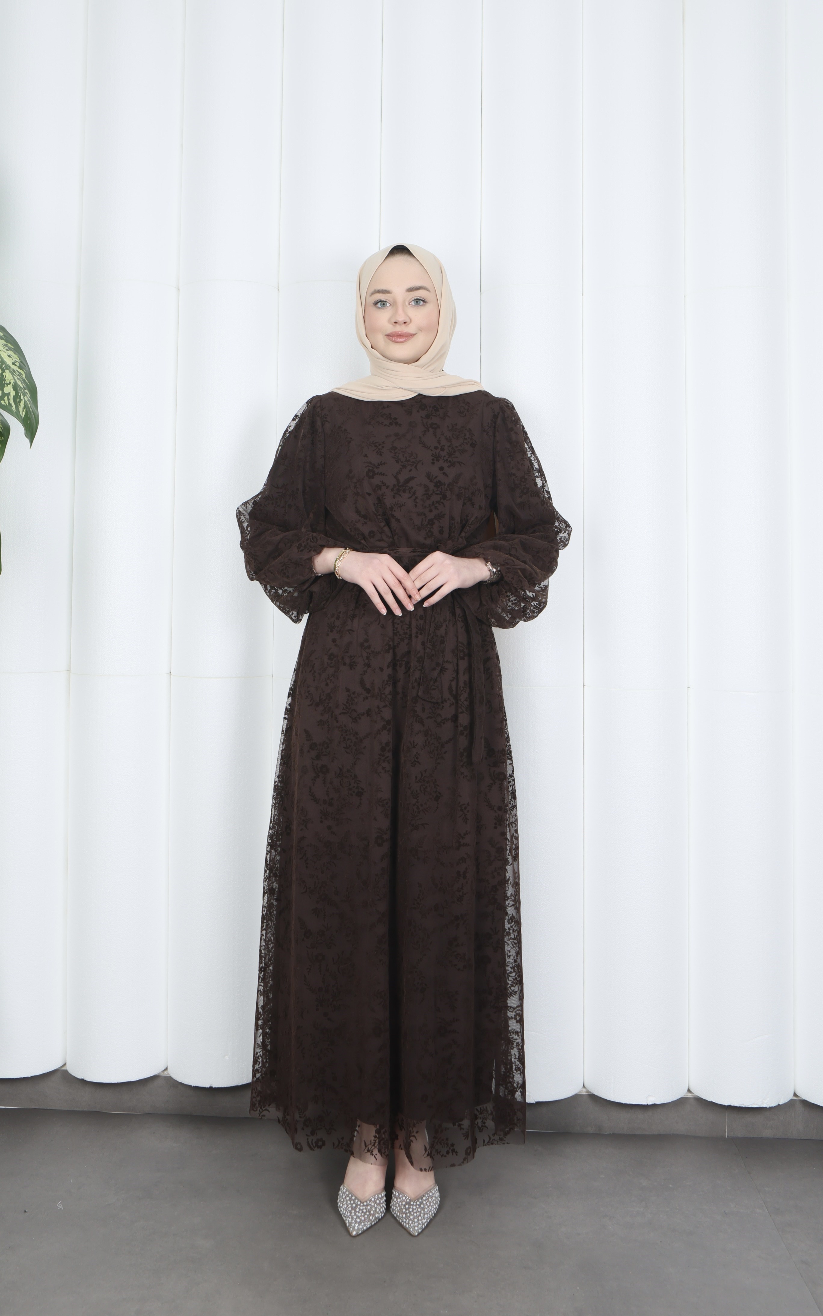 Flok Baskılı Astarlı Kuşaklı Tül Elbise Kahverengi HNT8565