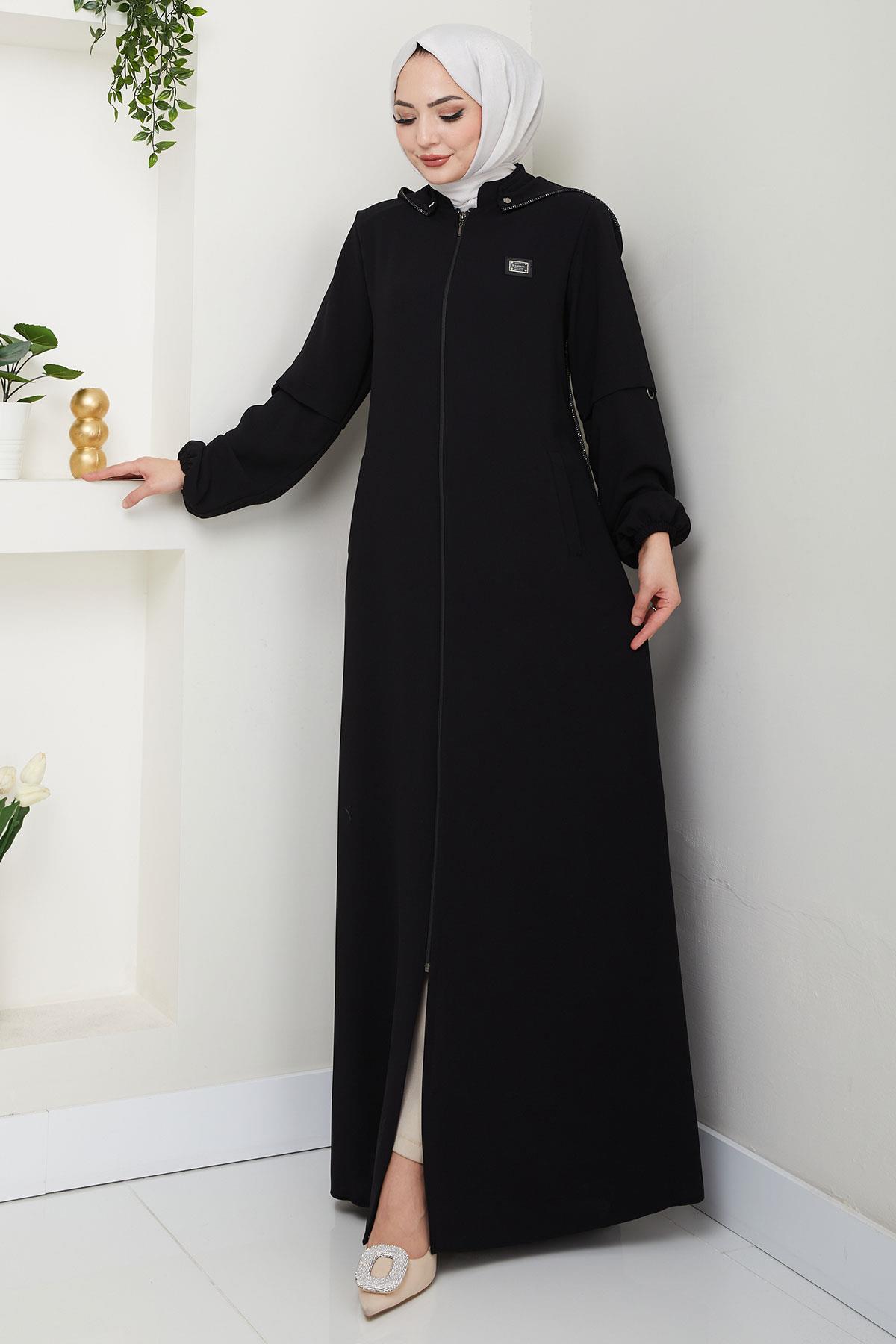 Kapüşonlu Arma ve Taş Detaylı Ferace Siyah HM2710