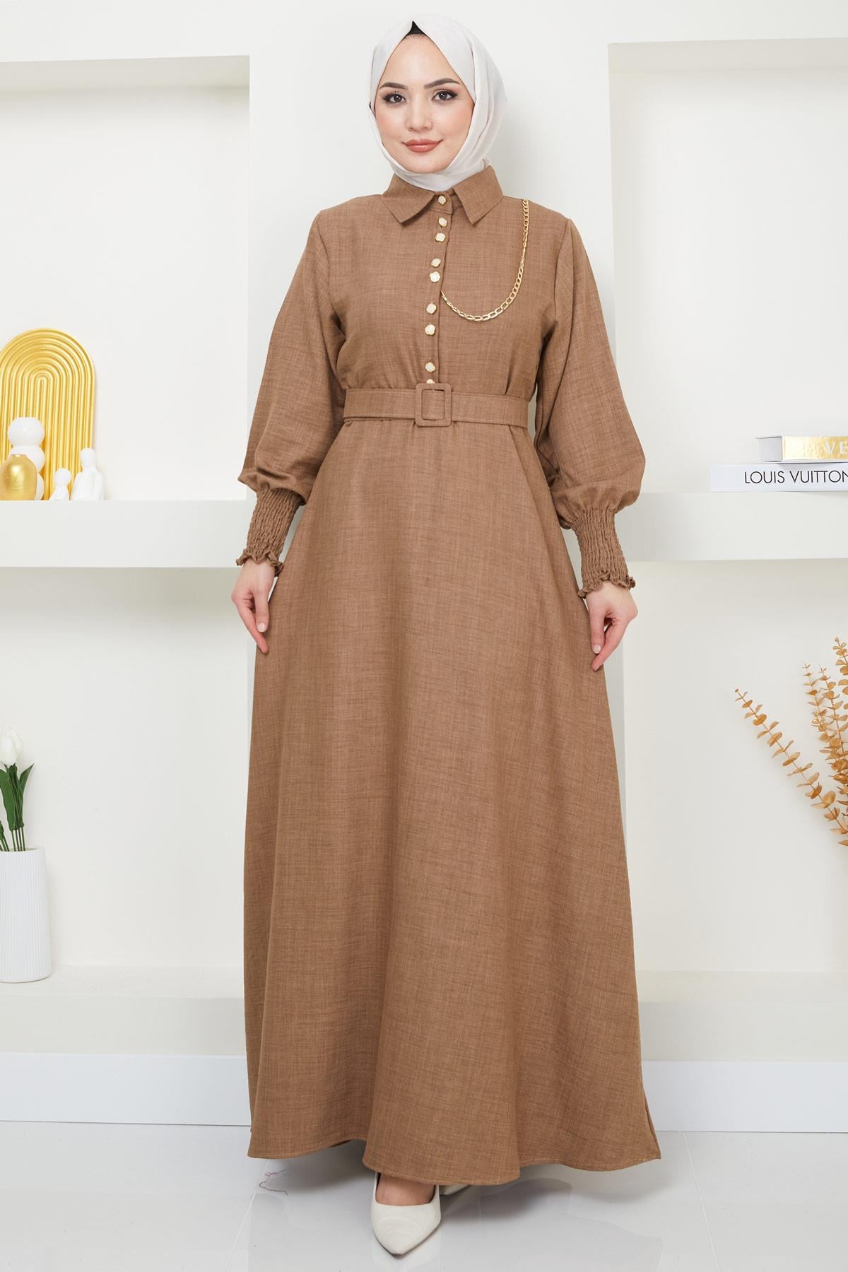 Kolu Gipeli Zincir Detaylı Elbise Camel HM2365