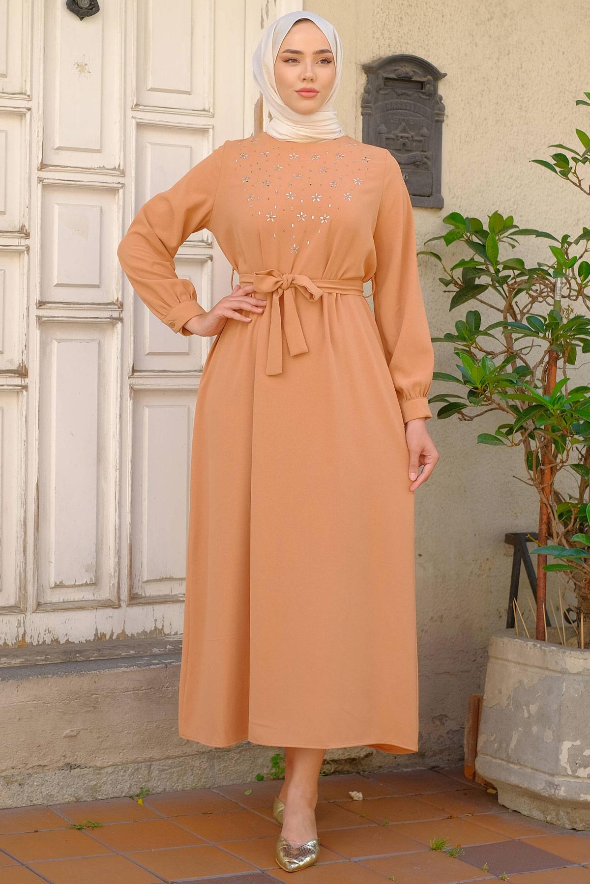 Taş İşlemeli Kuşaklı Elbise Camel HM2220