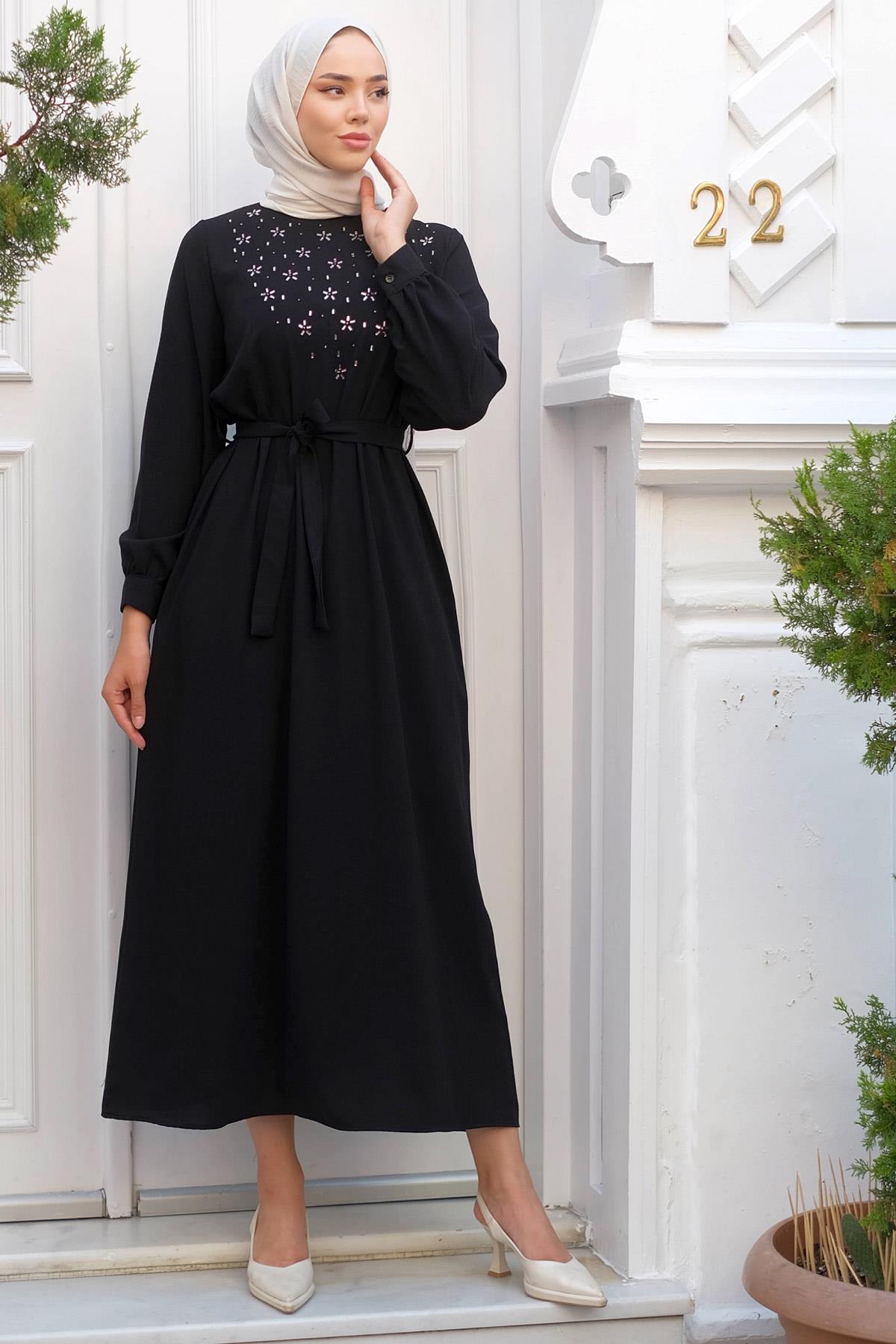 Taş İşlemeli Kuşaklı Elbise Siyah HM2220