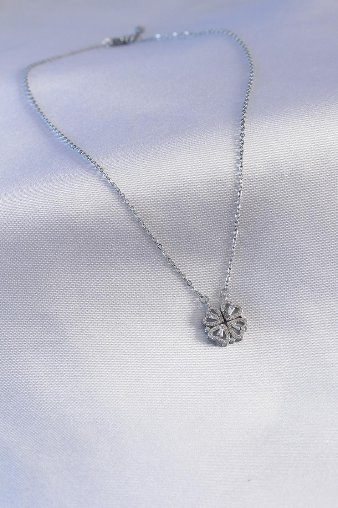 Aesthetic Yonca Kolye