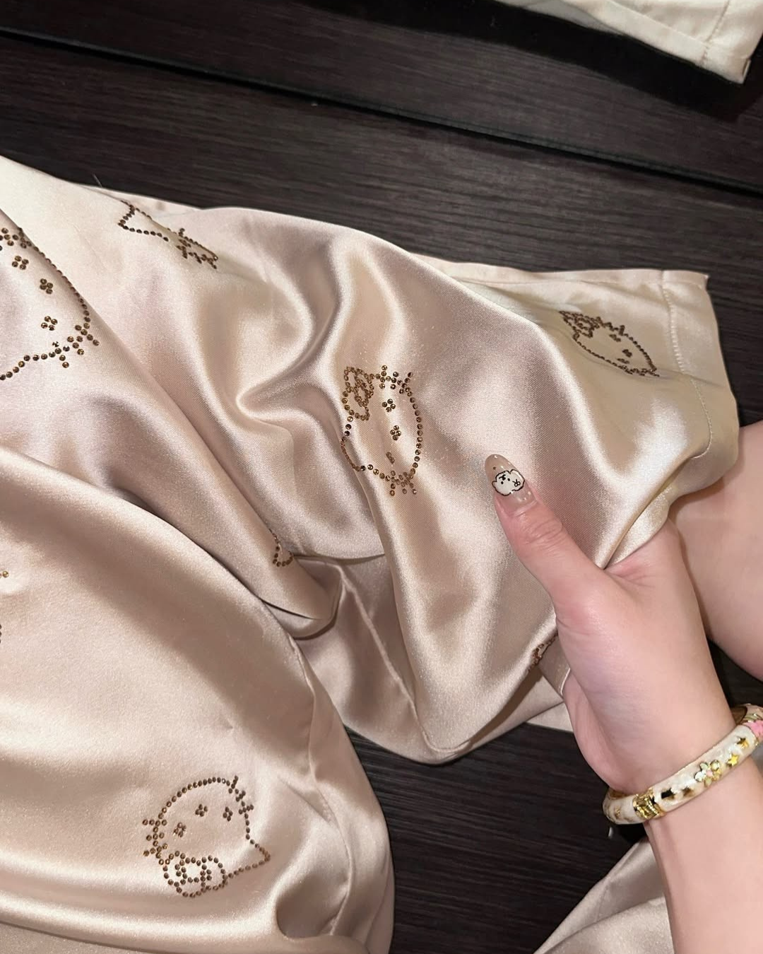 Bej Hello Kitty Taş Detaylı Saten Homewear Pijama Takımı