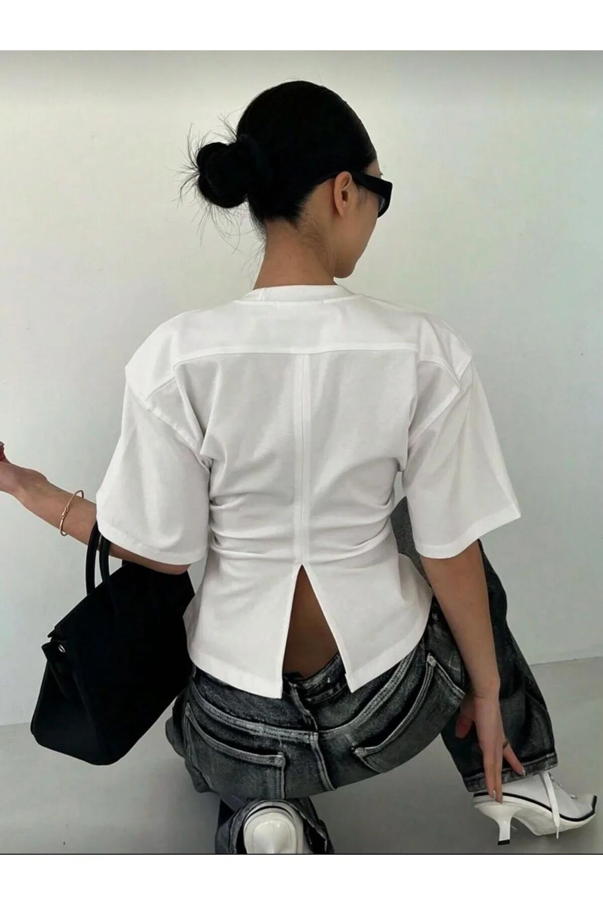Beyaz Chic Yırtmaç Detaylı Bluz
