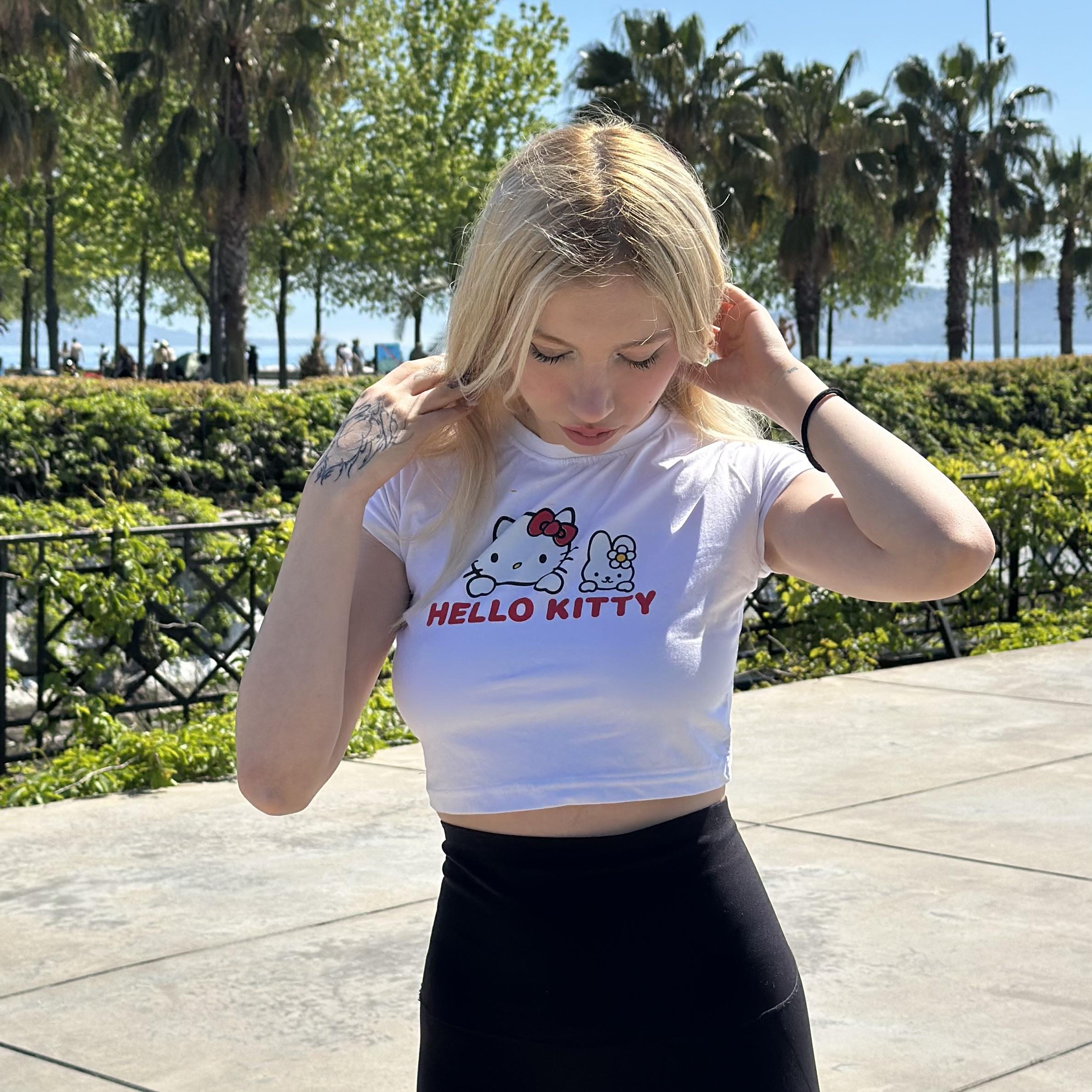 Beyaz Hello Kitty Crop Top