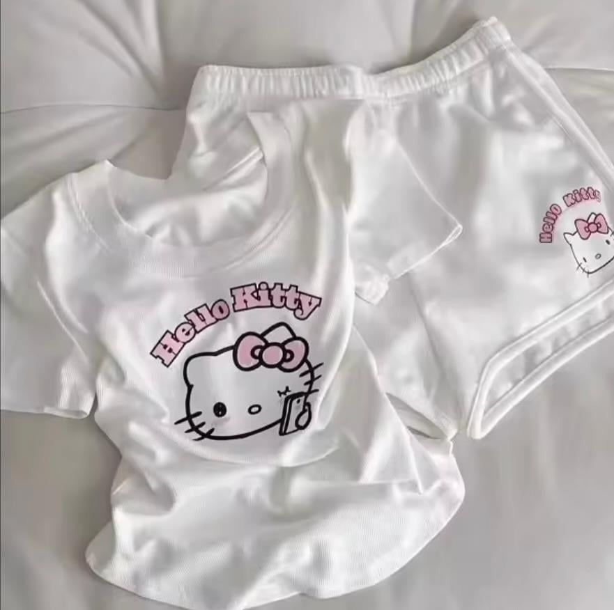 Beyaz Hello Kitty Tam Boy Bluz Şort Alt Üst Takım