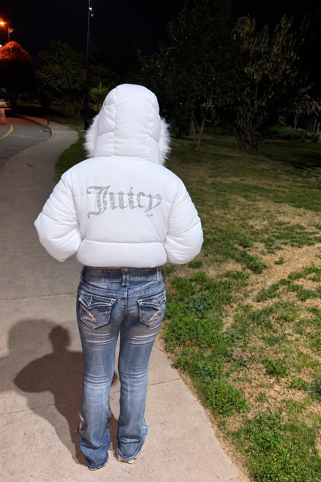 Beyaz Juicy Peluş Kapüşonlu Şişme Crop Mont