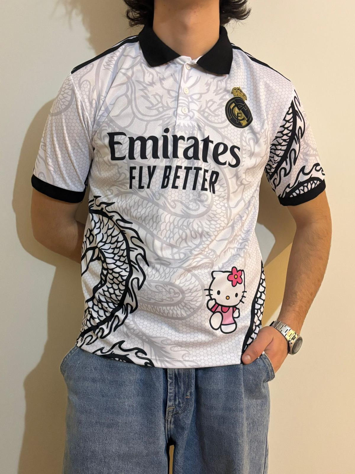 Beyaz Kitty Madrid Dragon Jersey Siyah Düğmeli Yaka T-shirt