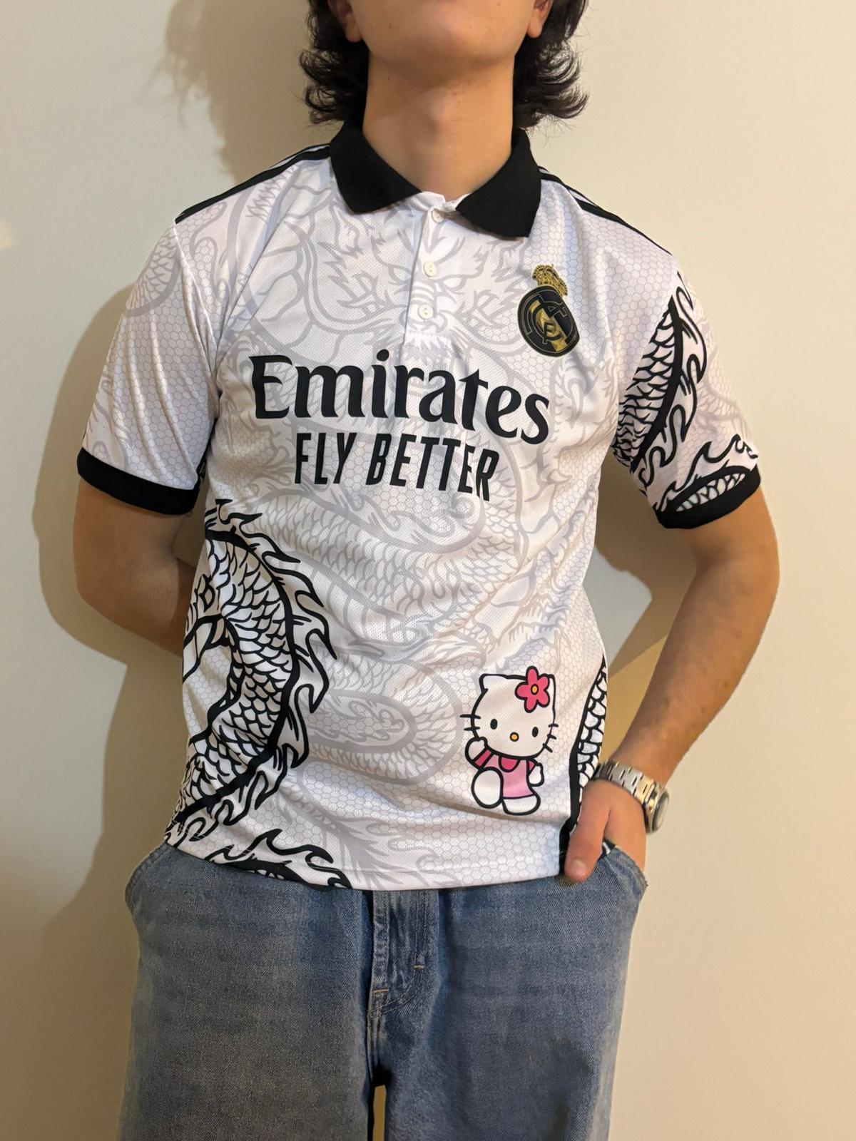 Beyaz Kitty Madrid Dragon Jersey Siyah Düğmeli Yaka T-shirt