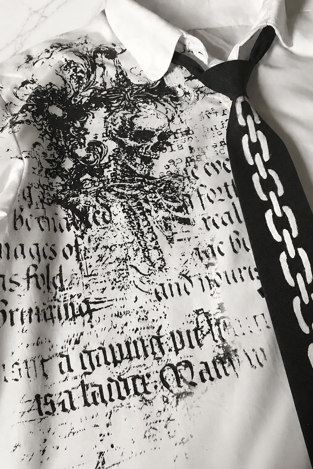 Beyaz Skull Gotik Siyah Kravat Zincir Baskılı Grunge Y2K Unisex Gömlek