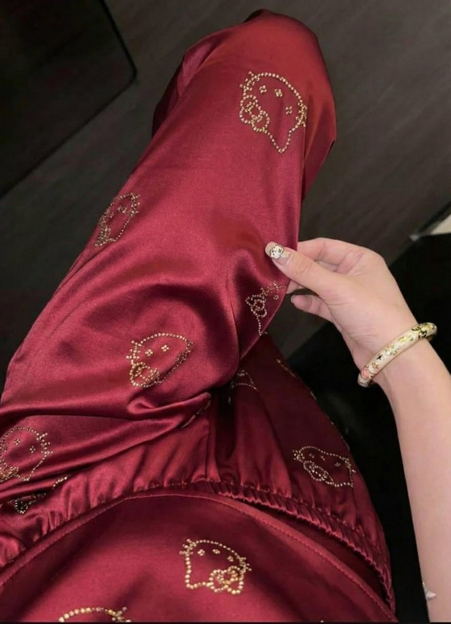 Bordo Hello Kitty Taş Detaylı Saten Homewear Pijama Takımı