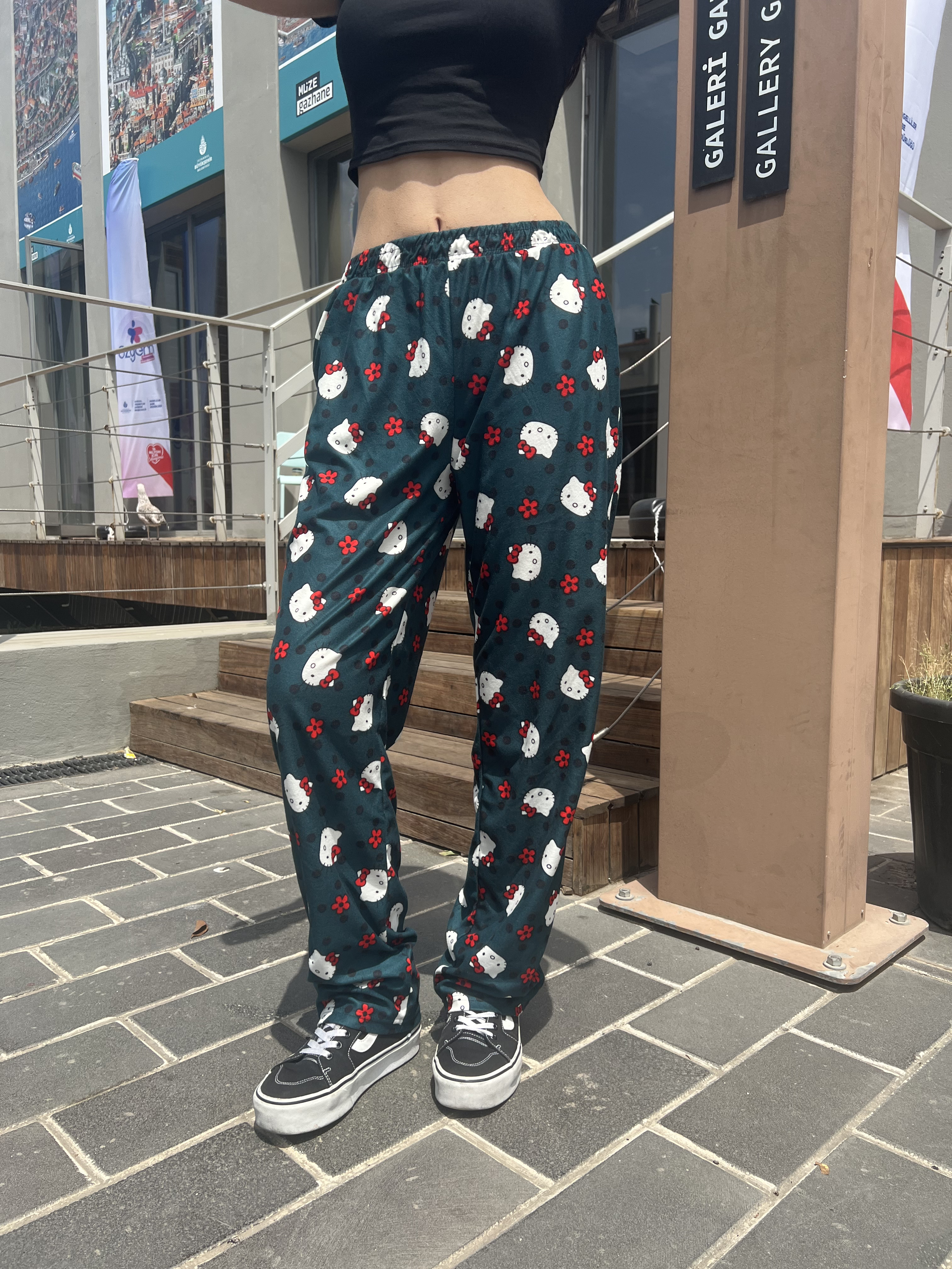 Çiçek Hello Kitty Detaylı Bol Eşofman Altı
