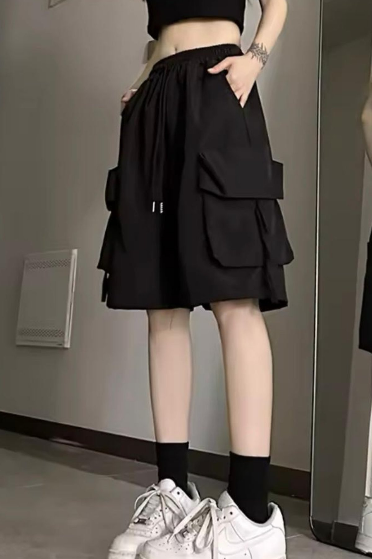 Siyah Cepli Gabardin Kargo Şort