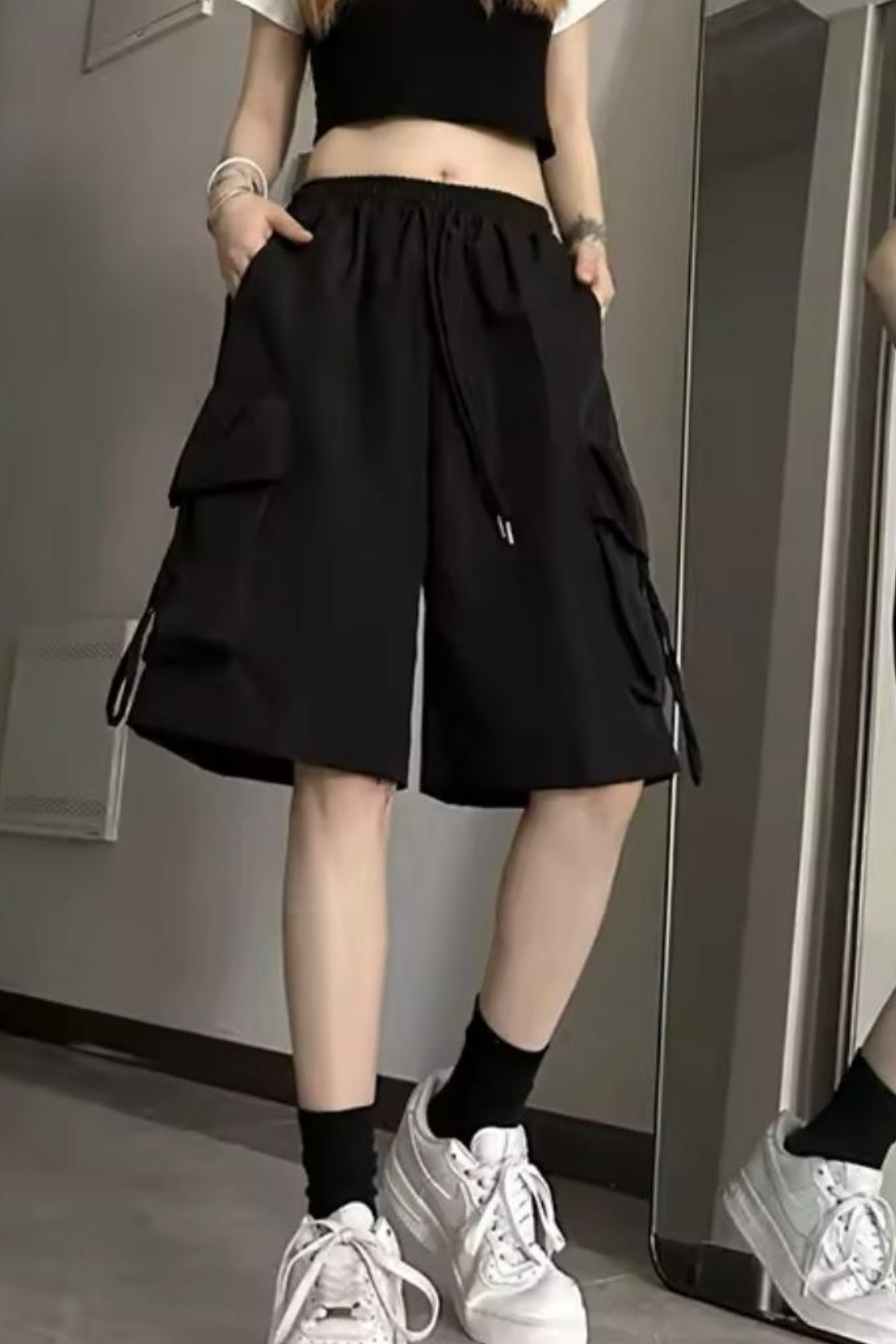 Siyah Cepli Gabardin Kargo Şort