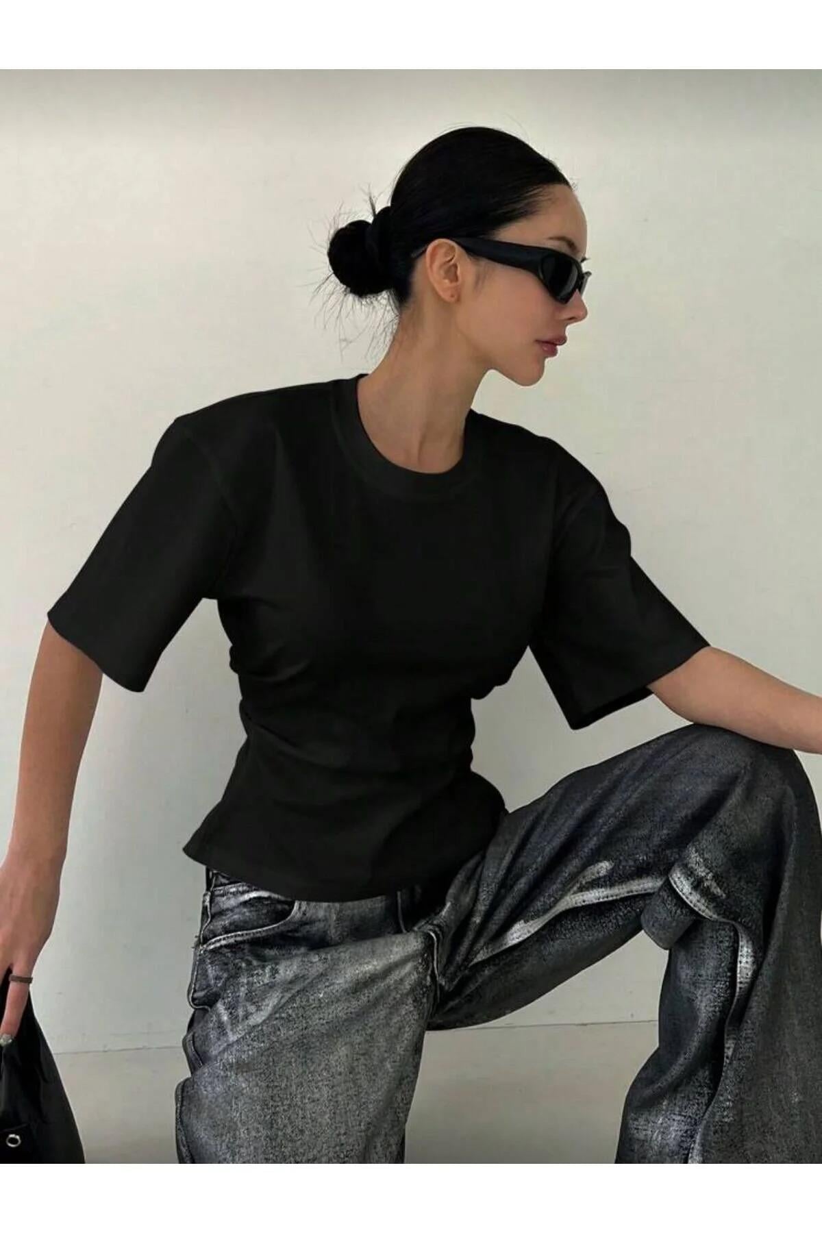 Siyah Chic Yırtmaç Detaylı Bluz