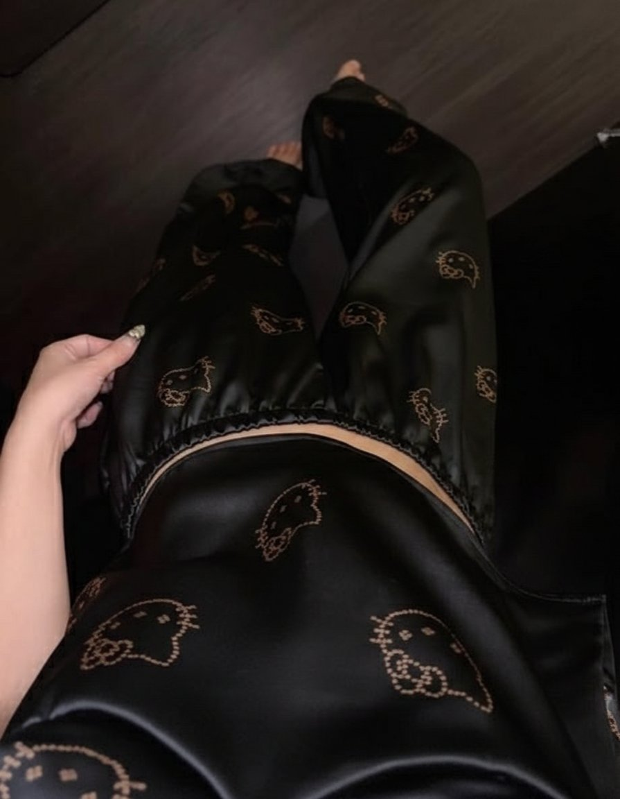 Siyah Hello Kitty Taş Detaylı Saten Homewear Pijama Takımı