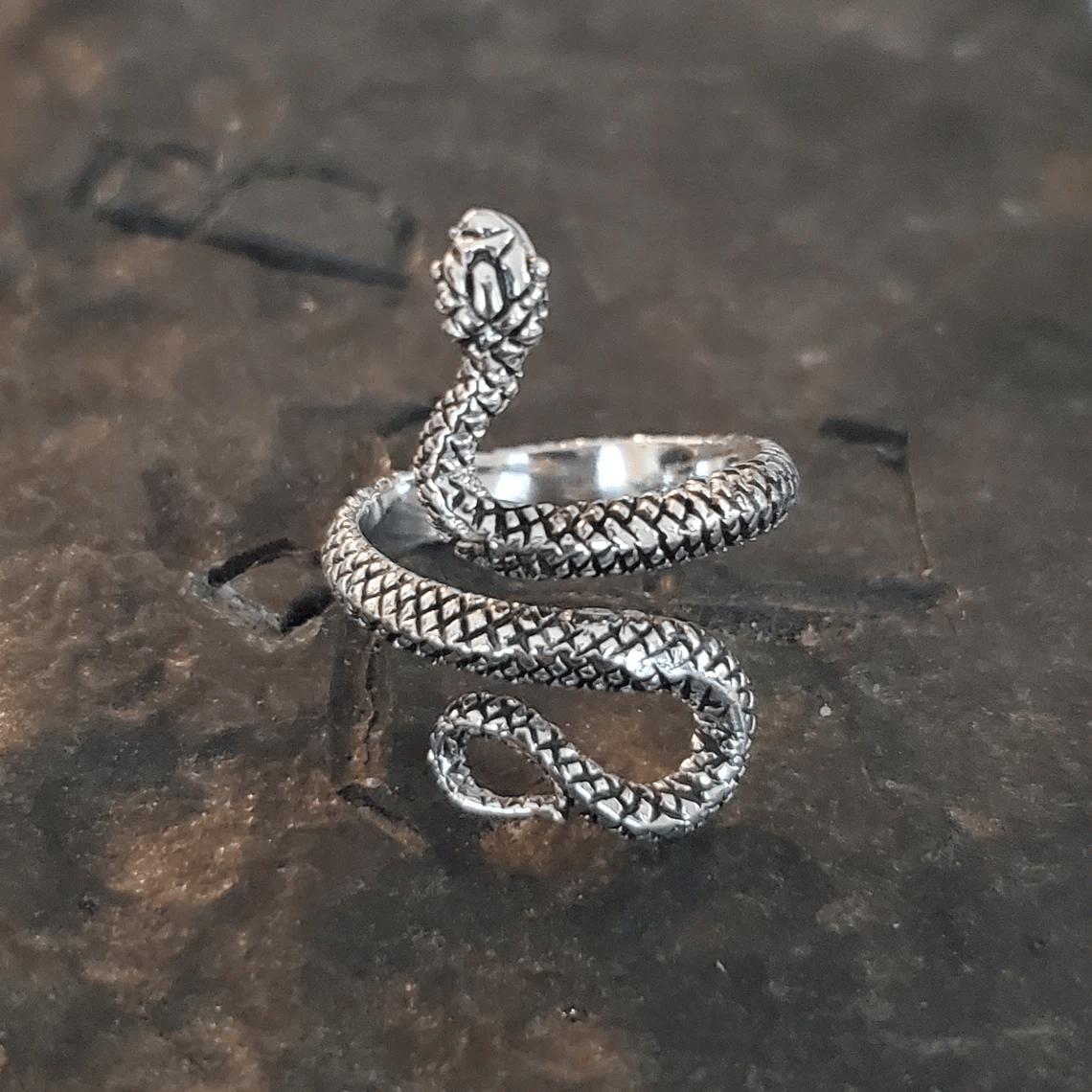 Spiral Yılan Formlu Gotik Metal Yüzük