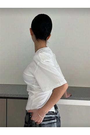 Beyaz Chic Yırtmaç Detaylı Bluz