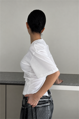 Beyaz Chic Yırtmaç Detaylı Bluz
