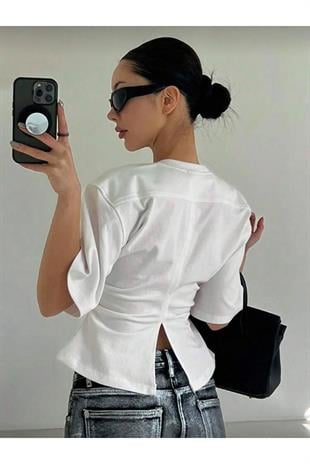 Beyaz Chic Yırtmaç Detaylı Bluz