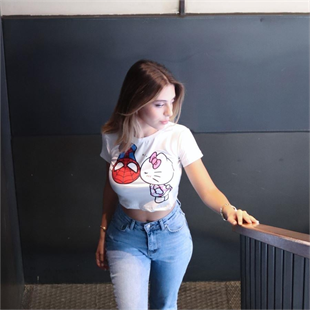 Beyaz Hello Kitty And Spider-Man Kissing Yarım T-Shirt