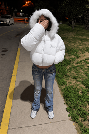 Beyaz Juicy Peluş Kapüşonlu Şişme Crop Mont
