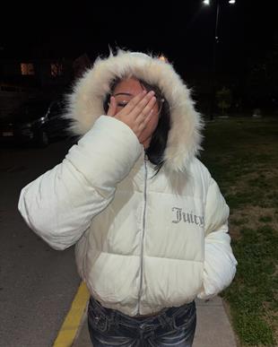 Beyaz Juicy Peluş Kapüşonlu Şişme Crop Mont