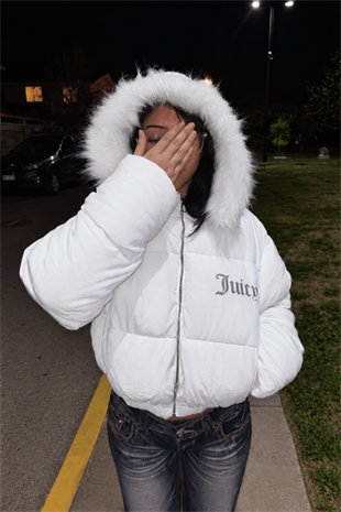 Beyaz Juicy Peluş Kapüşonlu Şişme Crop Mont