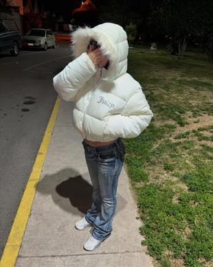 Beyaz Juicy Peluş Kapüşonlu Şişme Crop Mont