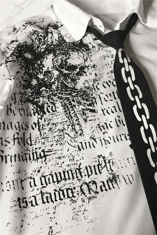 Beyaz Skull Gotik Siyah Kravat Zincir Baskılı Grunge Y2K Unisex Gömlek
