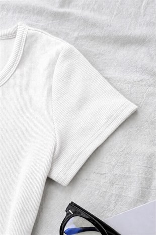 Beyaz Soft Detaylı Nakışlı Çıtçıtlı Bluz